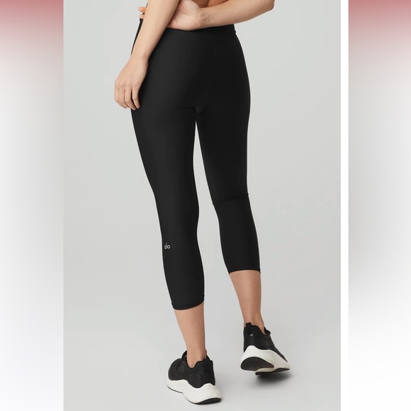 Alo Yoga Airlift high-waist conceal-zip capri. Like new - Picture 10 of 12